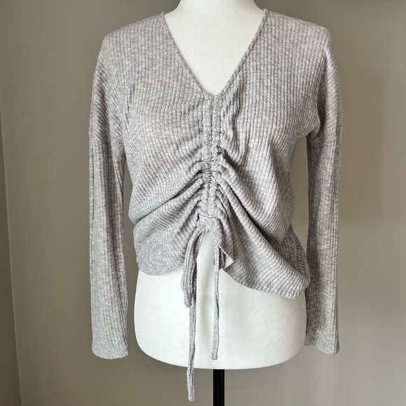 Lulu’s Briony Ruched Long Sleeve - Picture 2 of 11